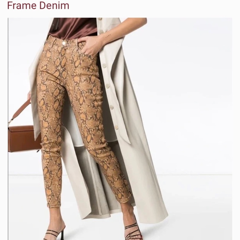 - NWT Frame Le High Skinny Crop in Coated Python